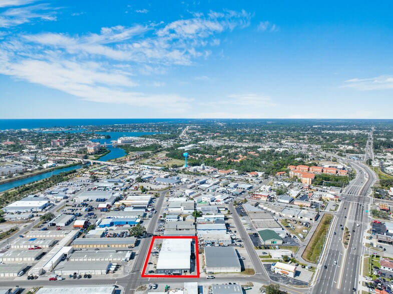 More Photos Of 249-261 Warfield Ave, Venice Service For Lease