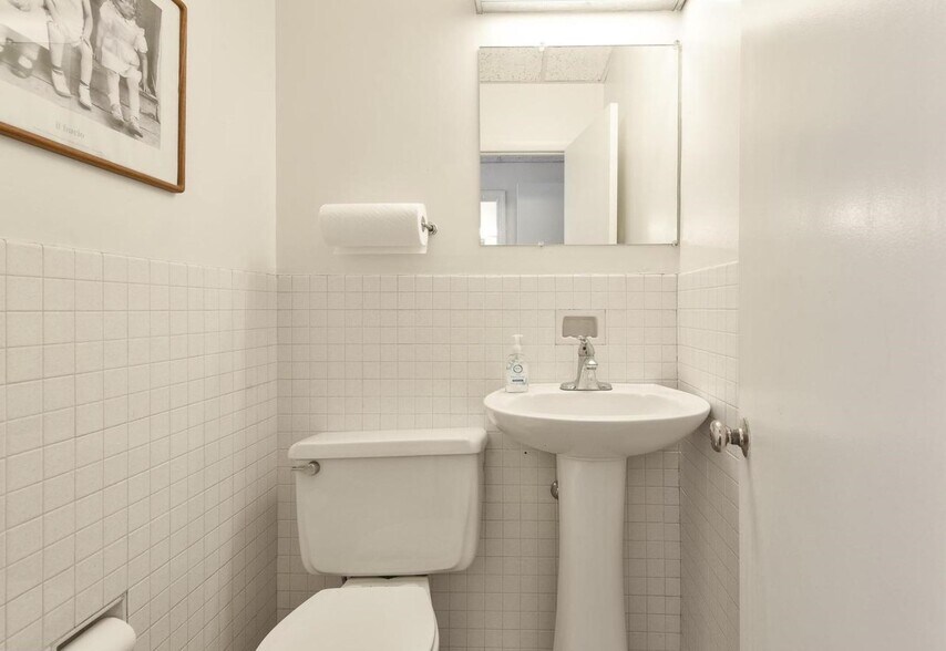 More Photos Of 808 Bethlehem Pike, Glenside Office For Sale