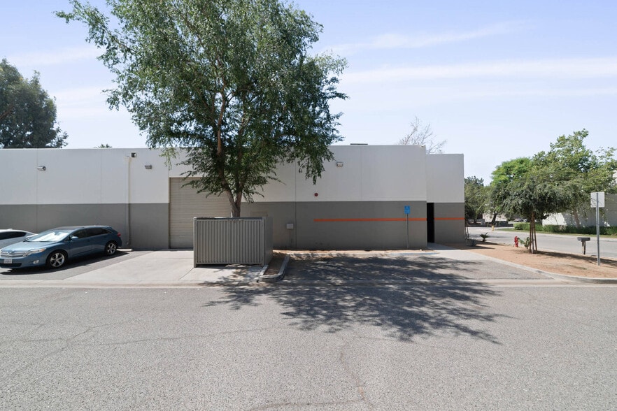 More Photos Of 665-675 Lincoln Ave, San Bernardino Warehouse For Sale