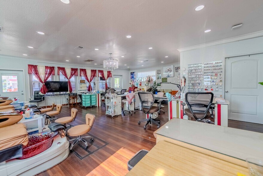 More Photos Of 3500 Mobile Hwy, Pensacola Freestanding For Sale