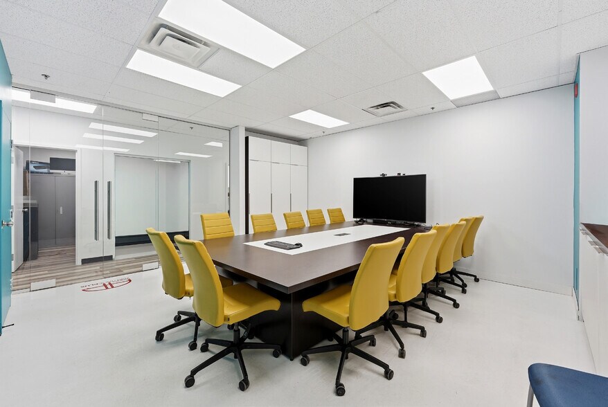 More Photos Of 2700 Boul des Entreprises, Terrebonne Office For Lease