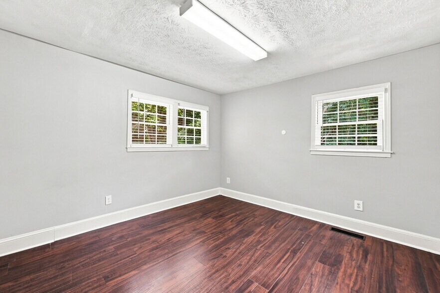 More Photos Of 255 Norcross St, Roswell Office For Lease