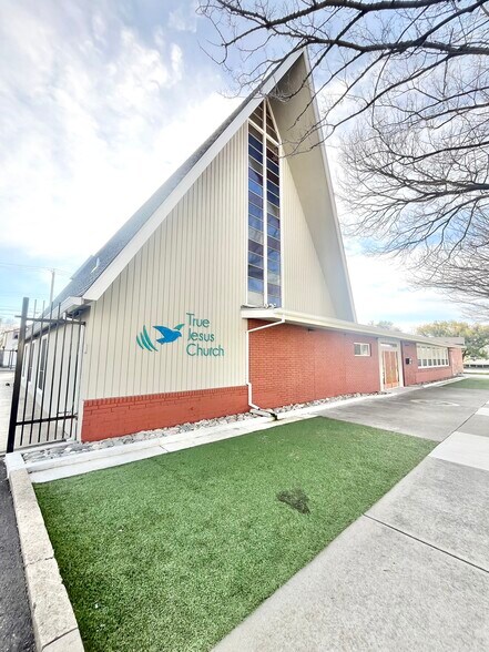 More Photos Of 2416 Sloat Way, Sacramento Religious Facility For Sale