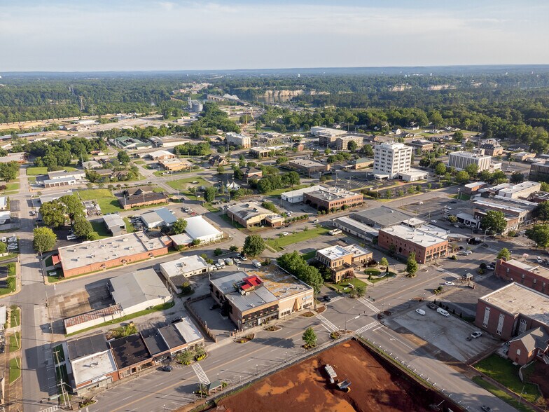 More Photos Of 300 E Tennessee St, Florence Flex For Sale