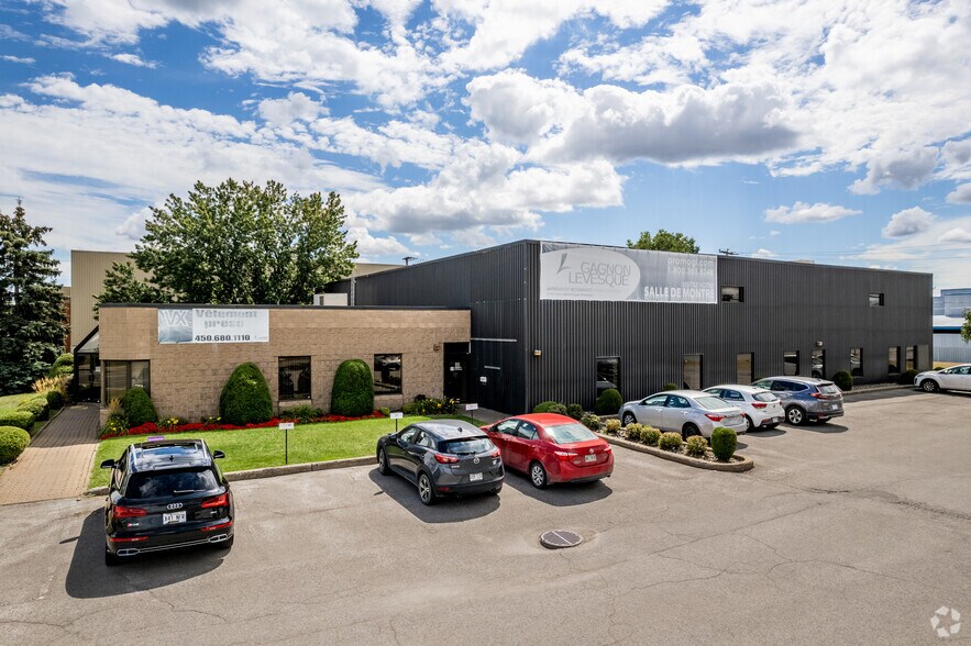 More Photos Of 3070 Boul Le Corbusier, Laval Warehouse For Sale