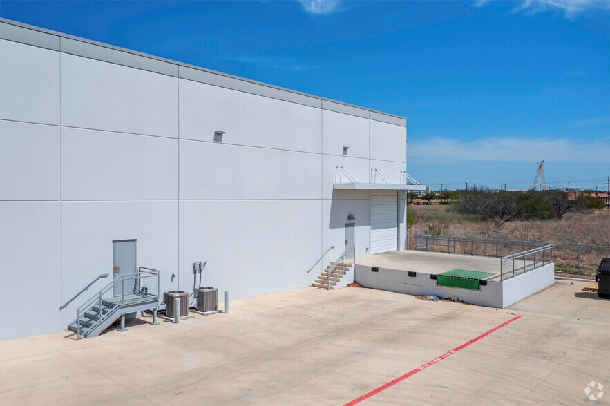 More Photos Of 515 Richland Hills Dr, San Antonio Warehouse For Lease