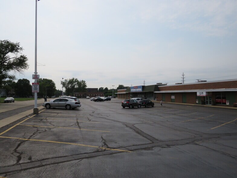 More Photos Of 110 E Waverly St, Morris Unknown For Lease