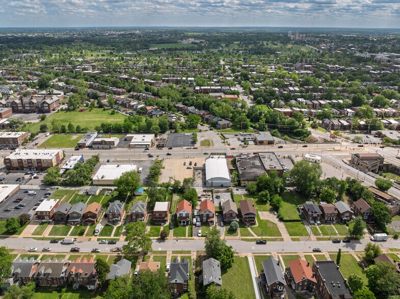 More Photos Of 5951 Delmar Blvd, Saint Louis Freestanding For Sale