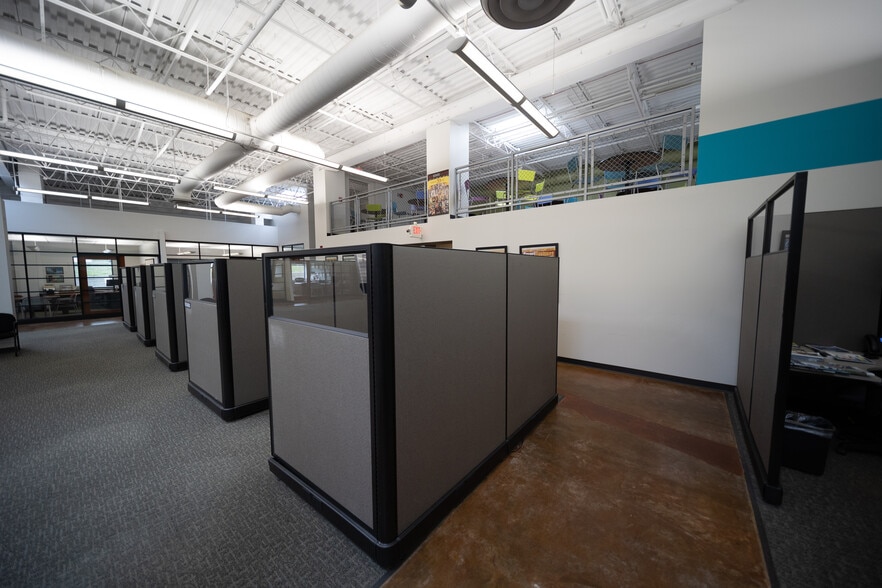 More Photos Of 835 Sharon Dr, Westlake Office For Sale