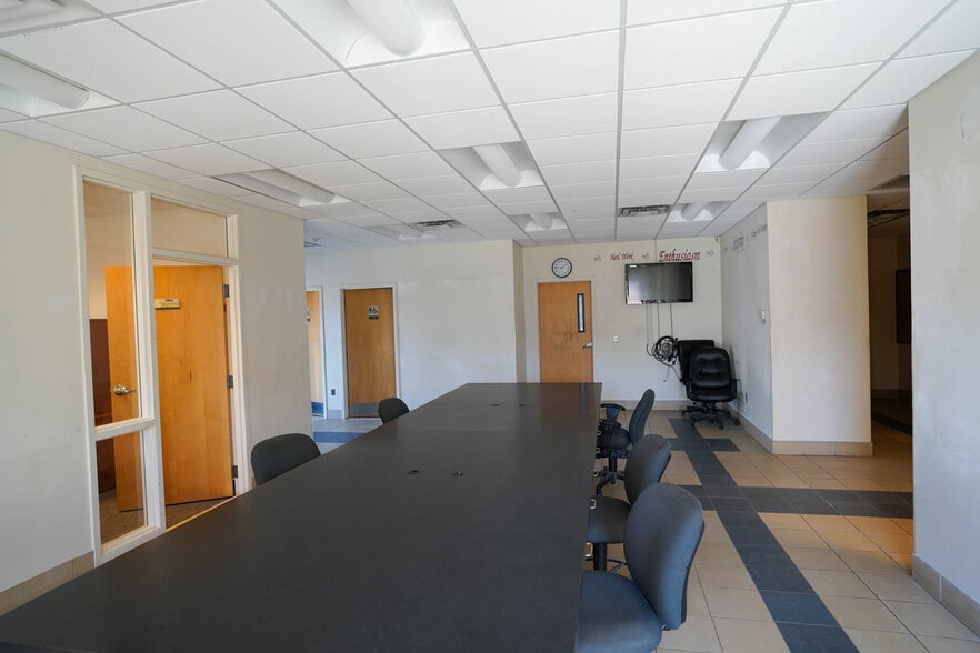 More Photos Of 30 Jimmo Dr, Colchester Refrigeration Cold Storage For Lease