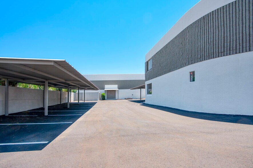 More Photos Of 7740 E Evans Rd, Scottsdale Showroom For Lease