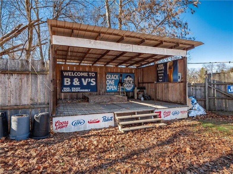 More Photos Of 612 S State St, Crooksville Bar For Sale