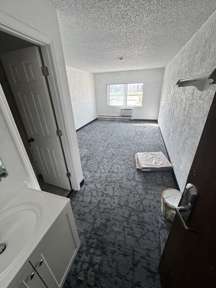 More Photos Of 1300 W Russell St, Sioux Falls Hotel For Sale