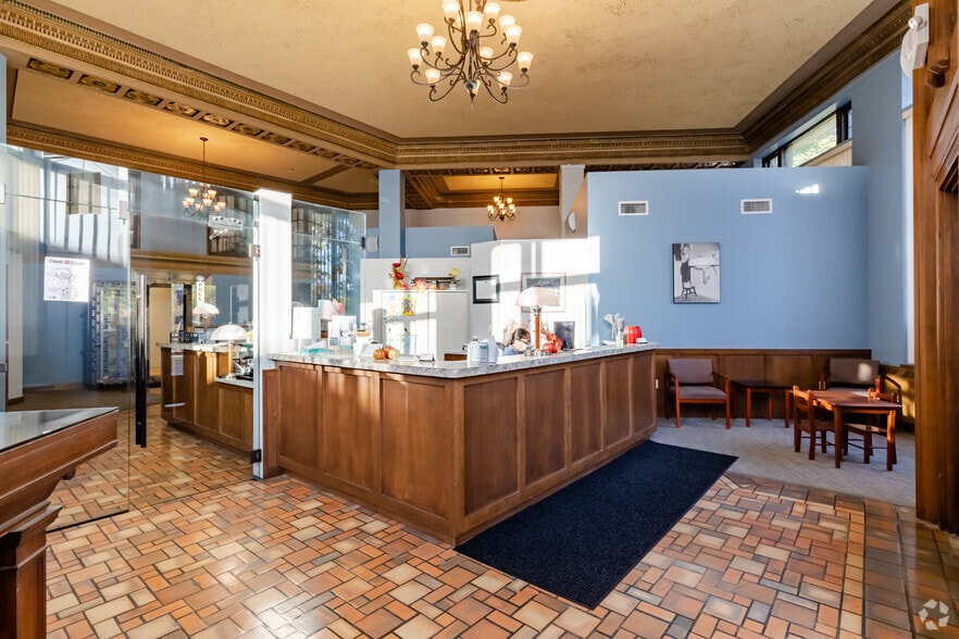 More Photos Of 115 7th St, Rockford Medical For Sale