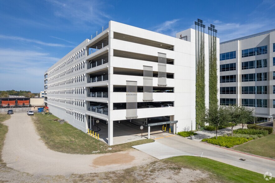 More Photos Of 10100 Katy Fwy, Houston Office For Lease