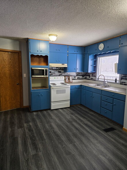 More Photos Of 300 Highway 7, Clara City Hotel For Sale