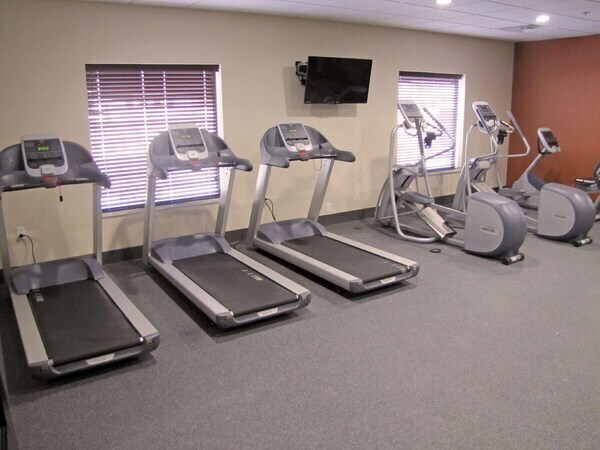 More Photos Of 200 N Centennial Dr, Mcpherson Hotel For Sale