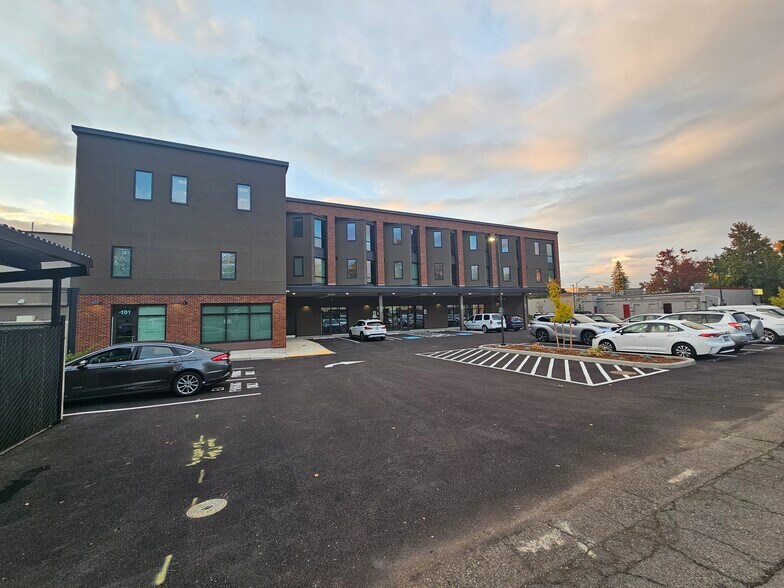 More Photos Of 454 Church St NE, Salem Storefront For Lease