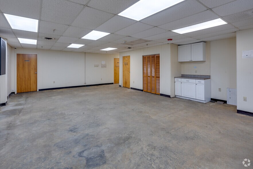 More Photos Of 1070 E Main St, Lake City Industrial For Lease