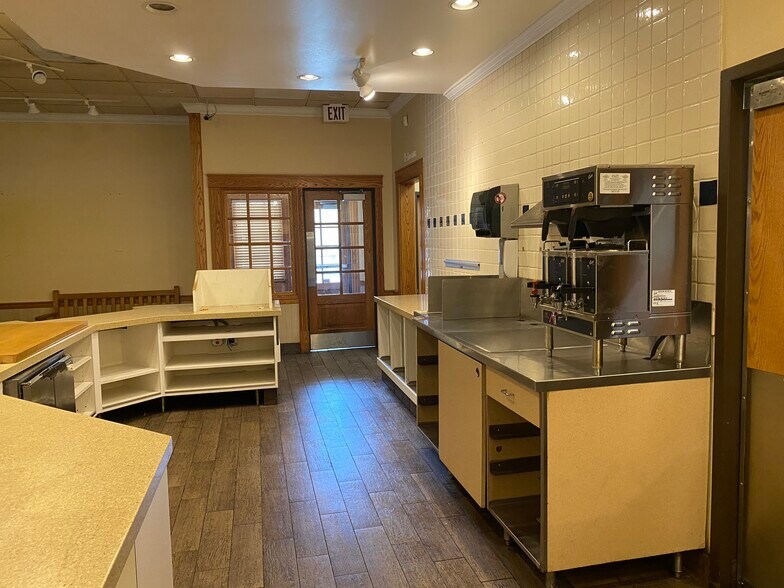 More Photos Of 2199 Riverside Dr, Columbus Restaurant For Lease