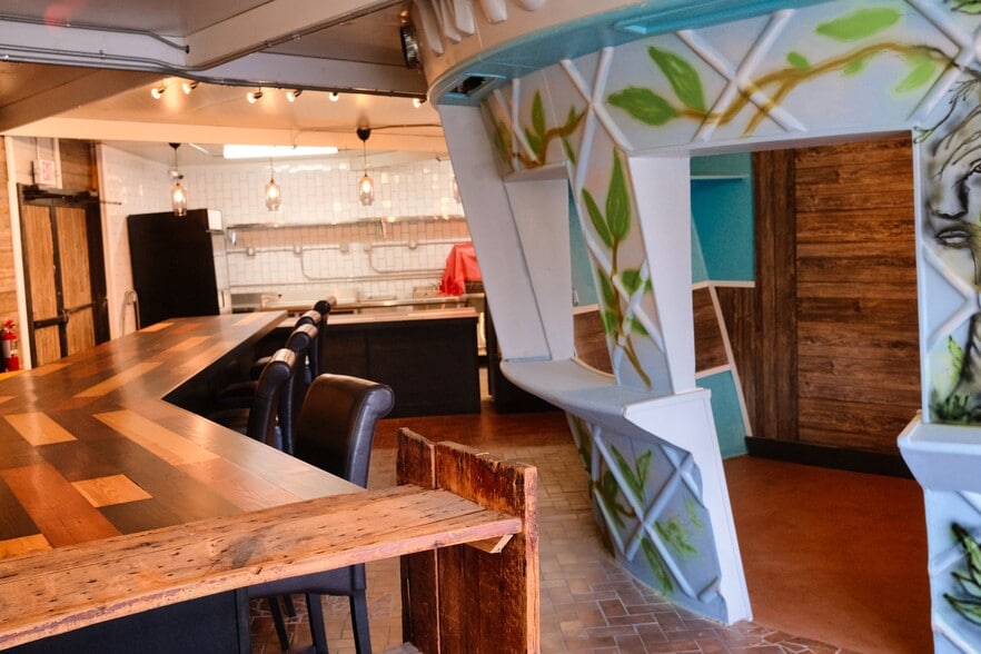 More Photos Of 5804 54th Ave N, Kenneth City Restaurant For Lease