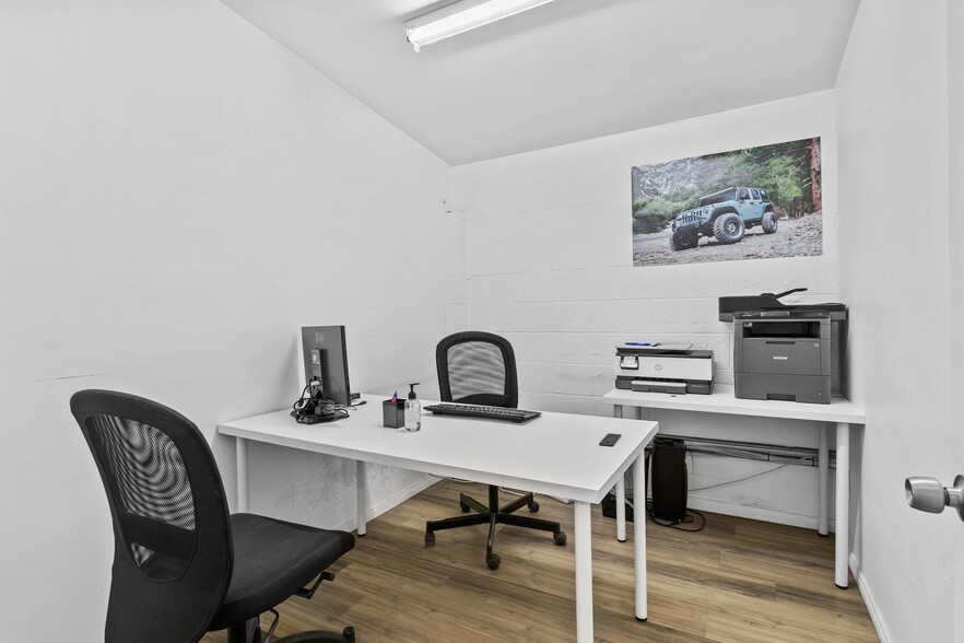 More Photos Of 3133 W Burbank Blvd, Burbank Coworking Space