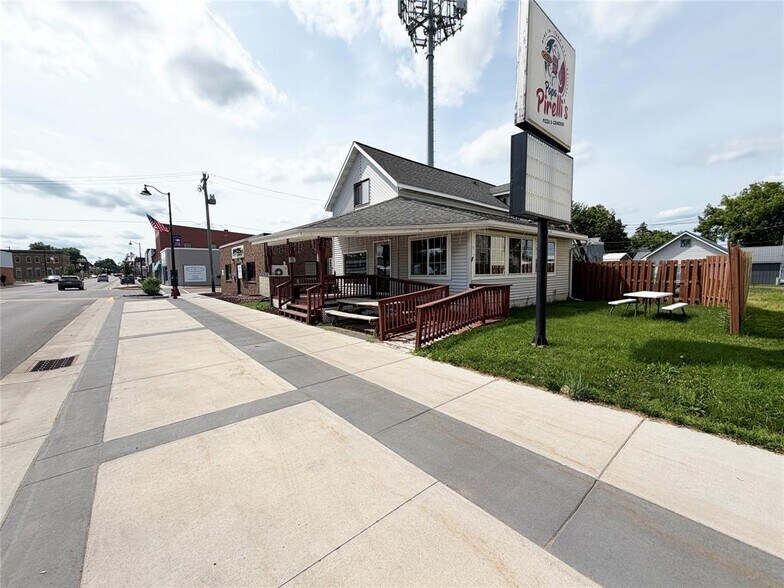 More Photos Of 613 E La Salle Ave, Barron Restaurant For Sale