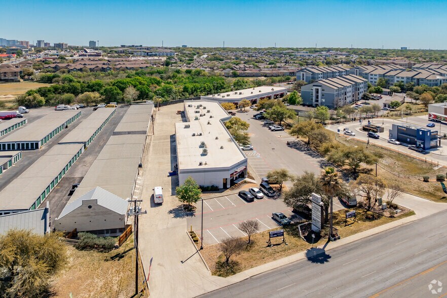 More Photos Of 8666 Huebner Rd, San Antonio Light Manufacturing For Lease