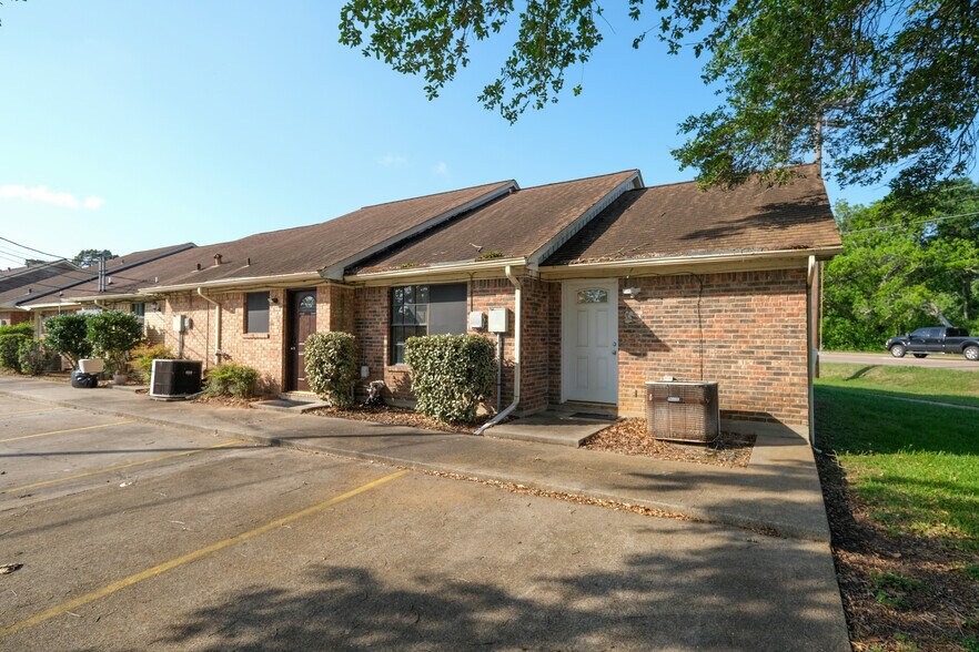 More Photos Of 115 N Dixie Dr, Lake Jackson Office For Lease