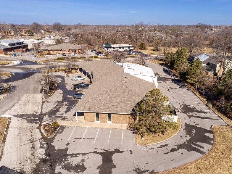 More Photos Of 11813 W 77th St, Lenexa Office For Sale