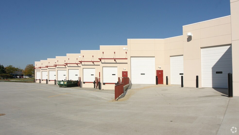 More Photos Of 1350 Tri-State Pky, Gurnee Distribution For Lease