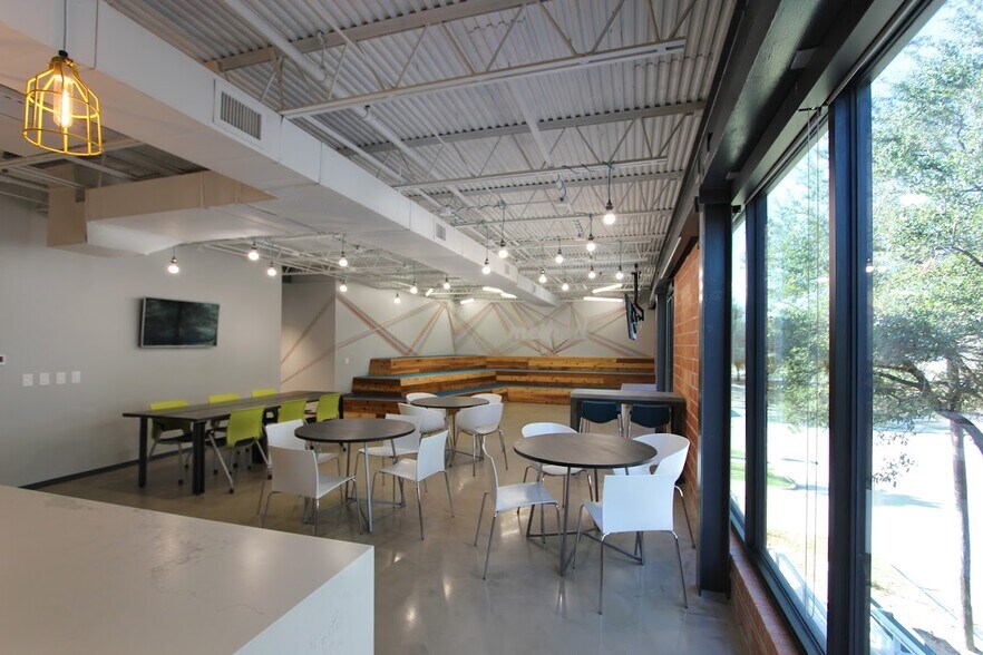 More Photos Of 1105 St Emanuel St, Houston Office For Lease