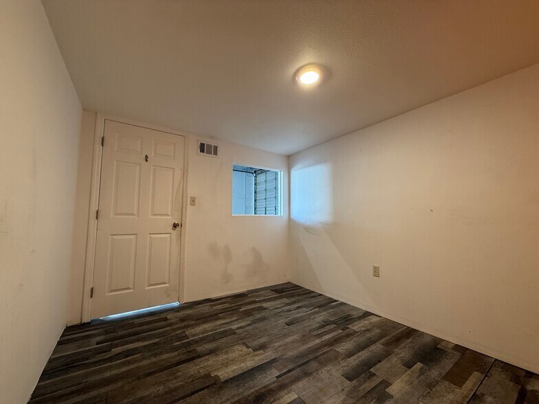 More Photos Of 1717 W Kennedy Blvd, Tampa Warehouse For Sale