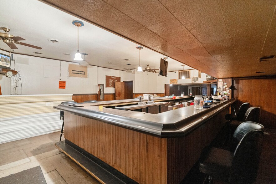 More Photos Of 1098 Duss Ave, Ambridge Restaurant For Sale