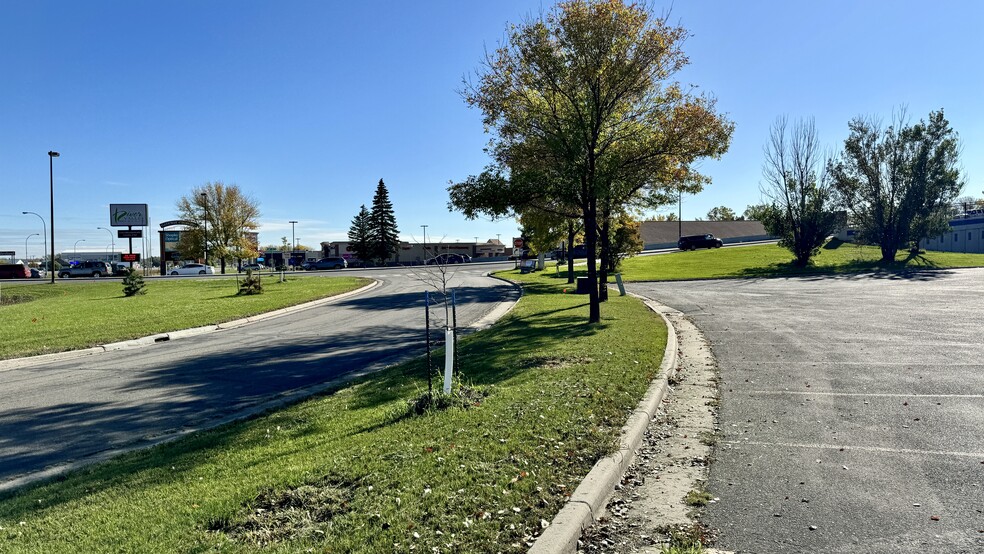 More Photos Of 3333 Hwy 10 E, Moorhead Restaurant For Lease