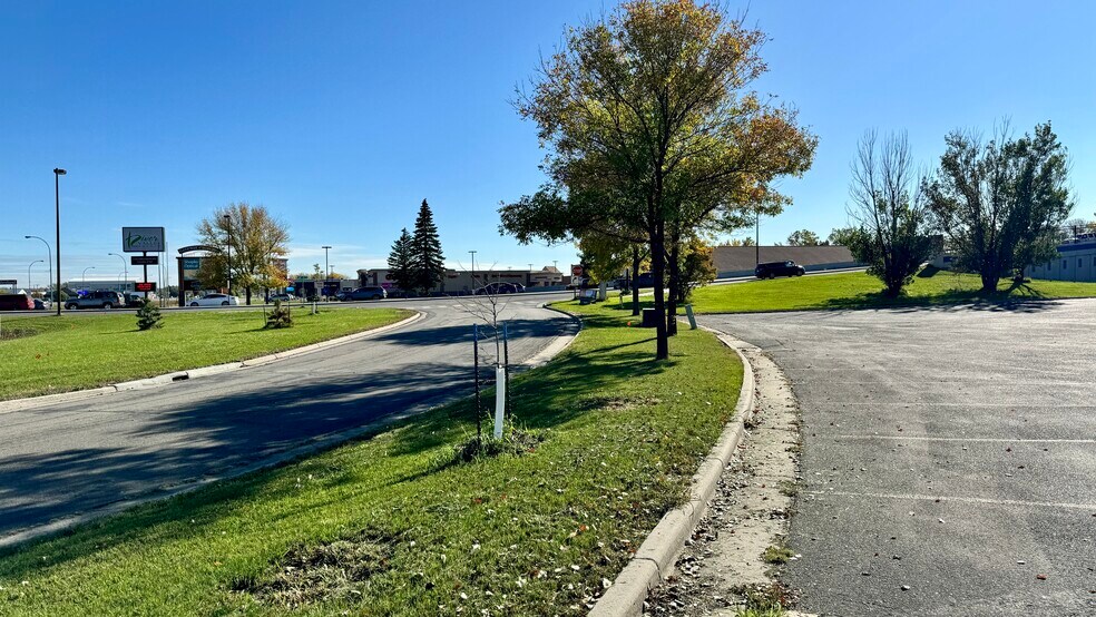 More Photos Of 3333 Hwy 10 E, Moorhead Restaurant For Lease