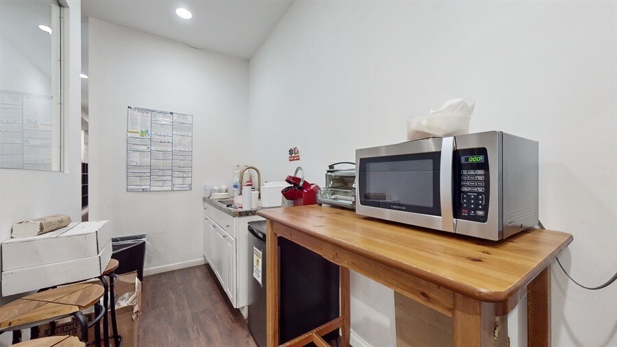 More Photos Of 26-32 Bond St, Westbury Loft Creative Space For Lease