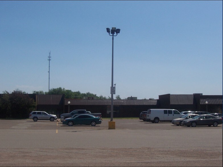 More Photos Of 1011-1013 E Spruce St, Abbotsford Storefront Retail Office For Lease