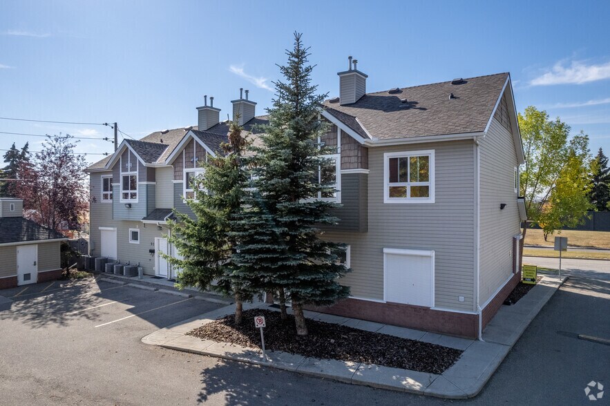 More Photos Of 90 Erin Woods Crt SE, Calgary Storefront For Sale