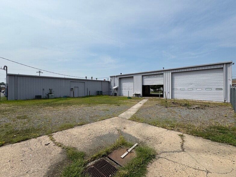More Photos Of 812 Merriman Street, Conway Flex For Sale