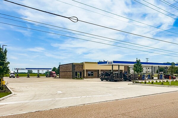 Primary Photo Of 7532 Hacks Cross Rd, Olive Branch Truck Stop For Sale