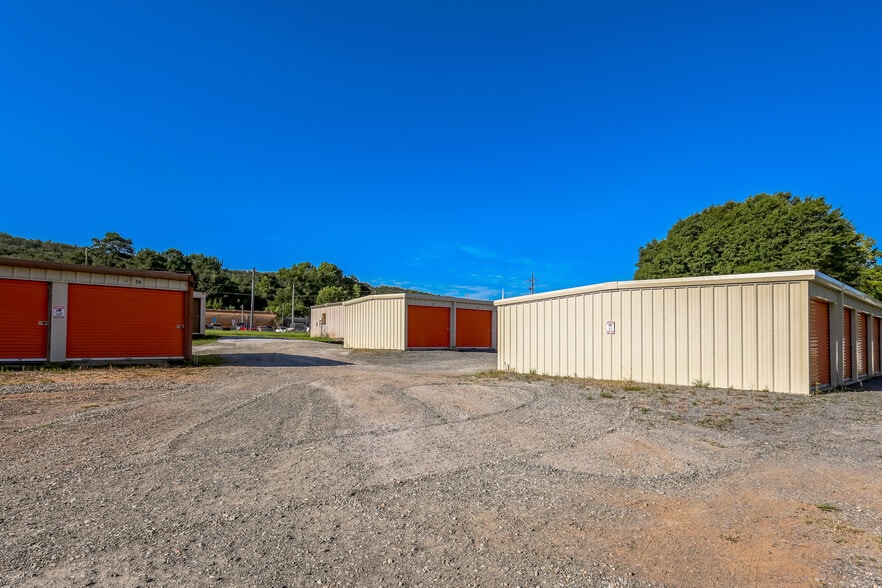 More Photos Of 52 & 54 Awtrey St, Manchester Self Storage For Sale
