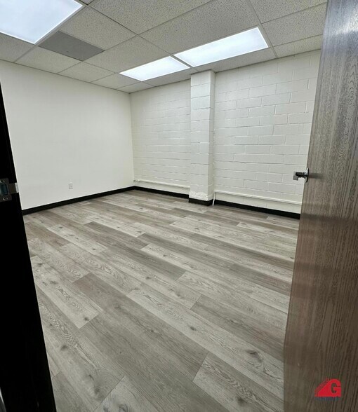 More Photos Of 9851 Owensmouth Ave, Chatsworth Warehouse For Lease