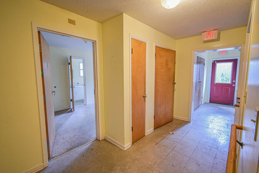 More Photos Of 182 Roberts St W, Salley Medical For Sale