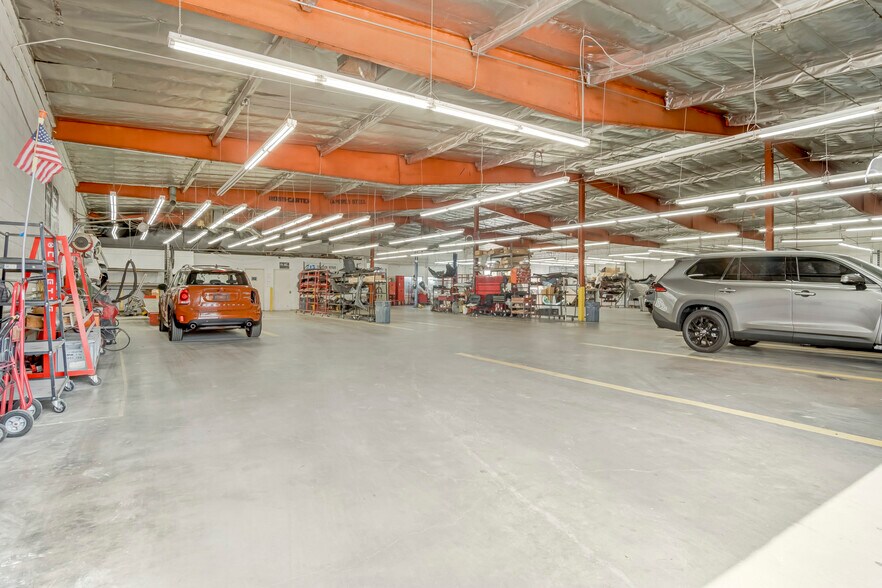 More Photos Of 7314 Radford Ave, North Hollywood Manufacturing For Lease