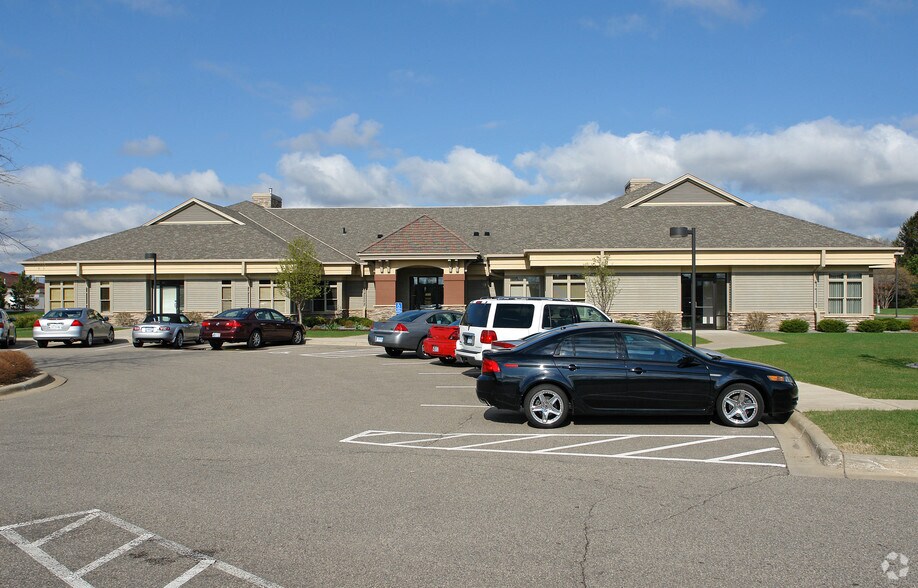 More Photos Of 400 Village Center Dr, North Oaks Office For Lease