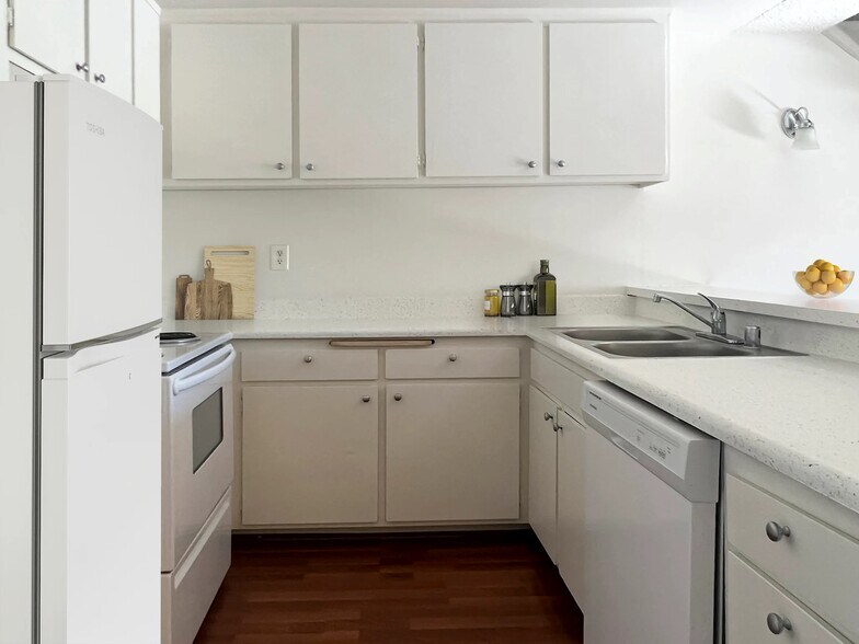 More Photos Of 4908-4930 Coldwater Canyon Ave, Sherman Oaks Apartments For Sale