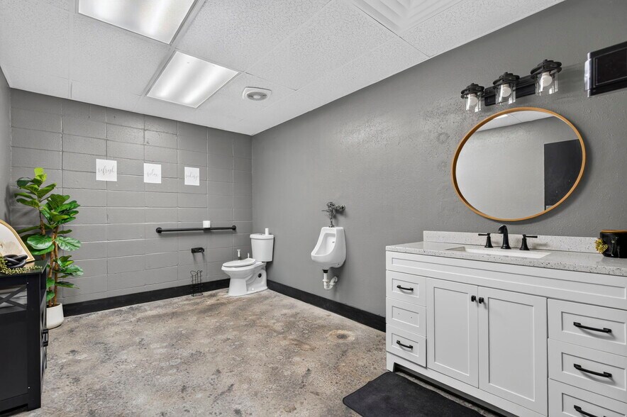 More Photos Of 5601 S Campbell Ave, Springfield General Retail For Sale