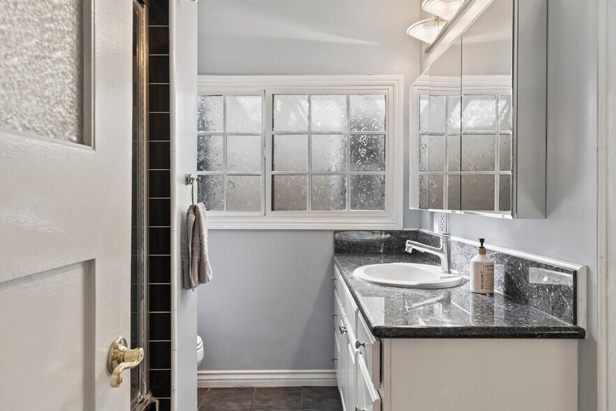 More Photos Of 906 E Commonwealth Ave, Fullerton Storefront For Sale