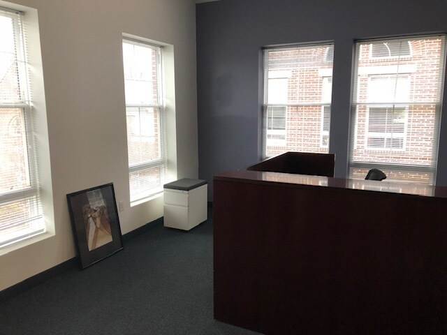 More Photos Of 21155 Whitfield Pl, Sterling Office For Sale